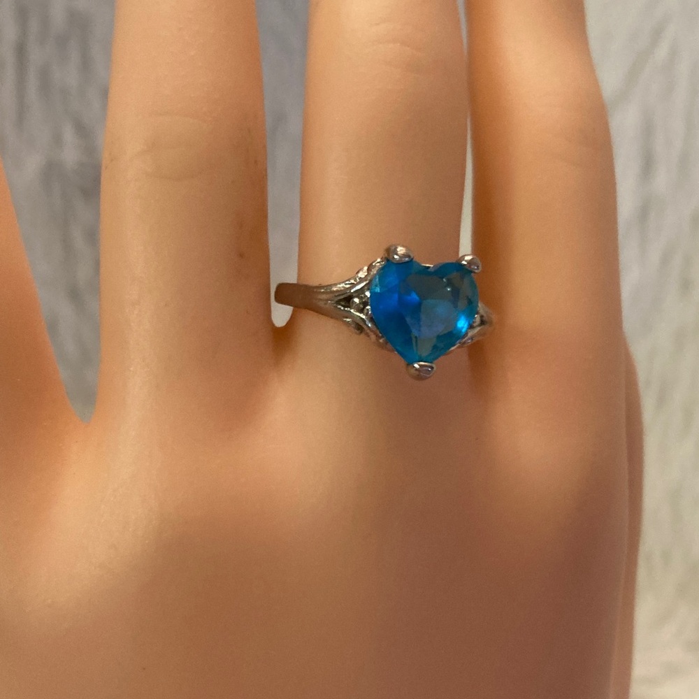 Elegant Blue Heart Ring Soze 10